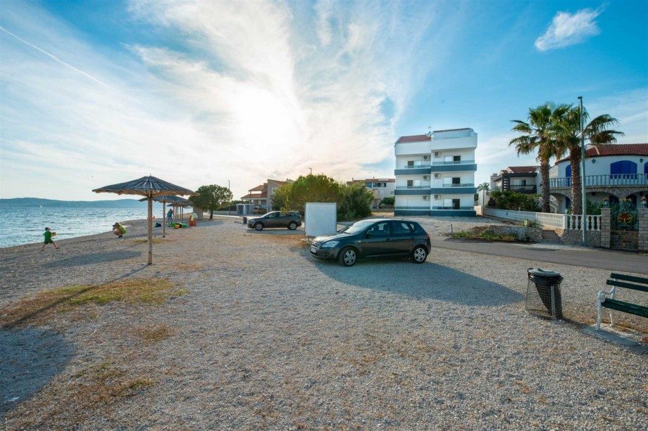 CROWONDER Sunny Bay Beachfront Apartment A3 - first floor