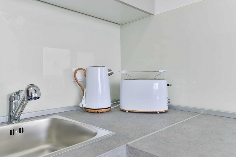 CROWONDER Sunny Bay Beachfront Apartment A3 - first floor