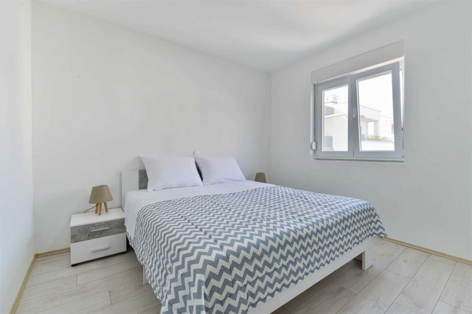 CROWONDER Sunny Bay Beachfront Apartment A3 - first floor