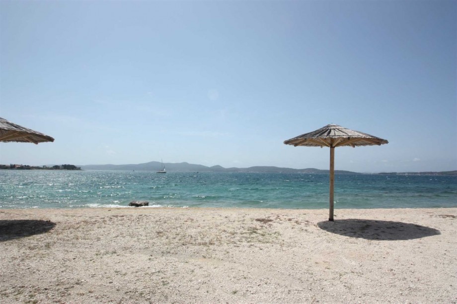 CROWONDER Sunny Bay Beachfront Apartment A3 - first floor