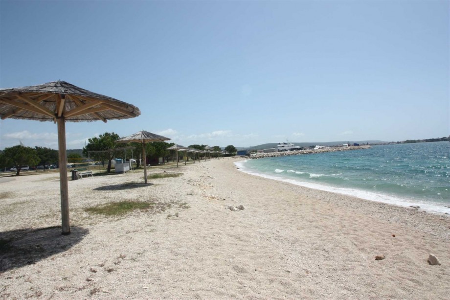 CROWONDER Sunny Bay Beachfront Apartment A3 - first floor