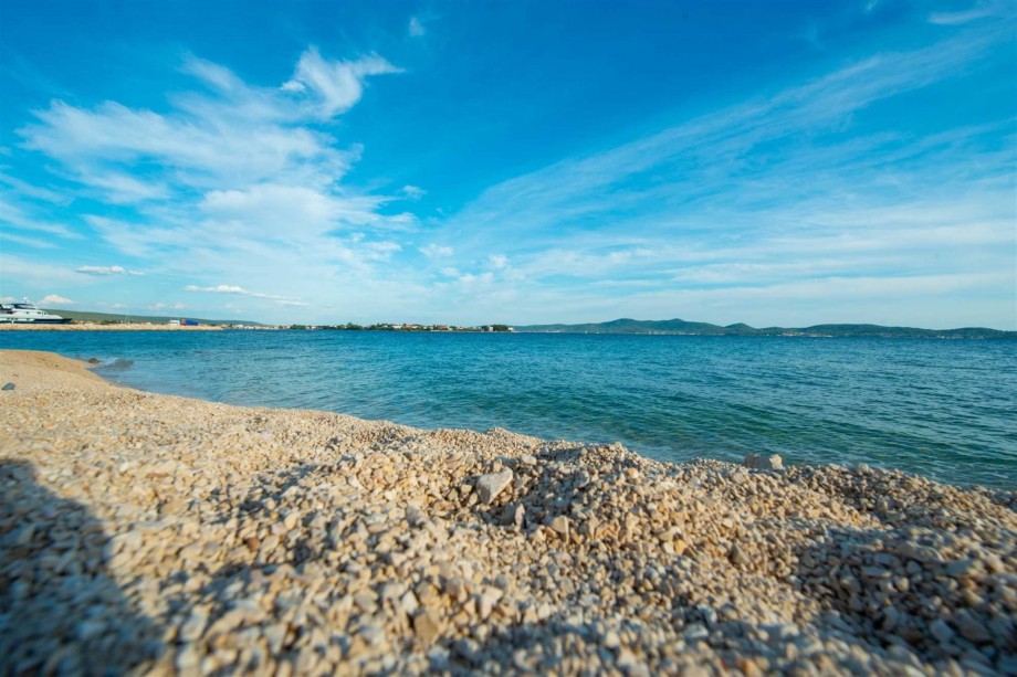 CROWONDER Sunny Bay Beachfront Apartment A4 - first floor