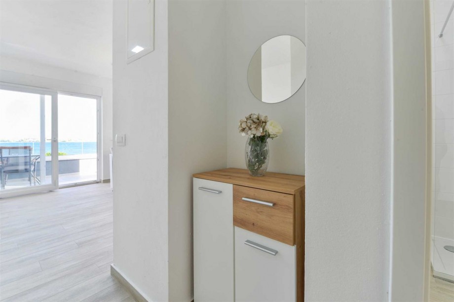 CROWONDER Sunny Bay Beachfront Apartment A4 - first floor