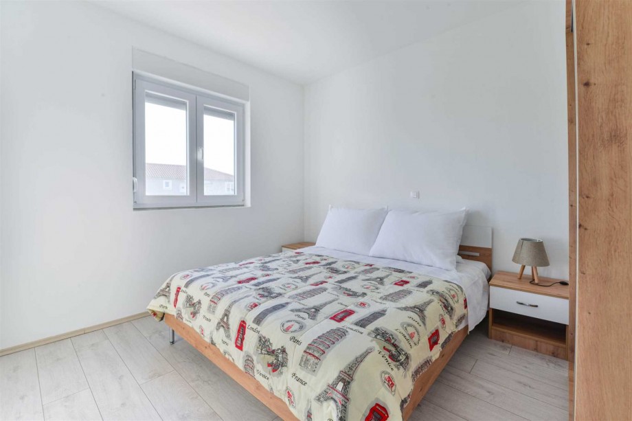 CROWONDER Sunny Bay Beachfront Apartment A4 - first floor