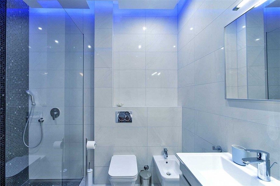 CROWONDER Villa Aqua with Swimming Pool and Jacuzzi