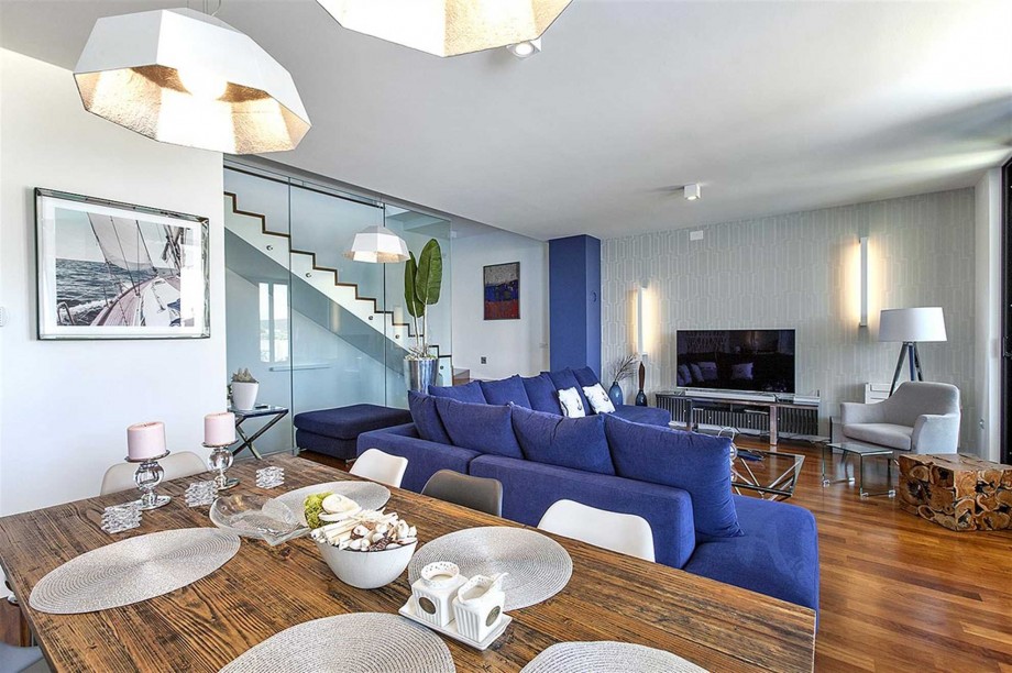 CROWONDER Villa Aqua with Swimming Pool and Jacuzzi