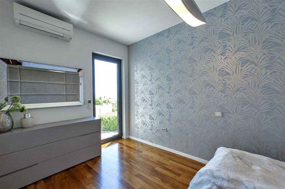 CROWONDER Villa Aqua with Swimming Pool and Jacuzzi