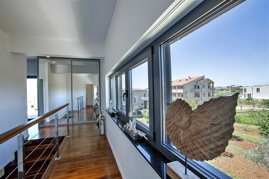 CROWONDER Villa Aqua with Swimming Pool and Jacuzzi