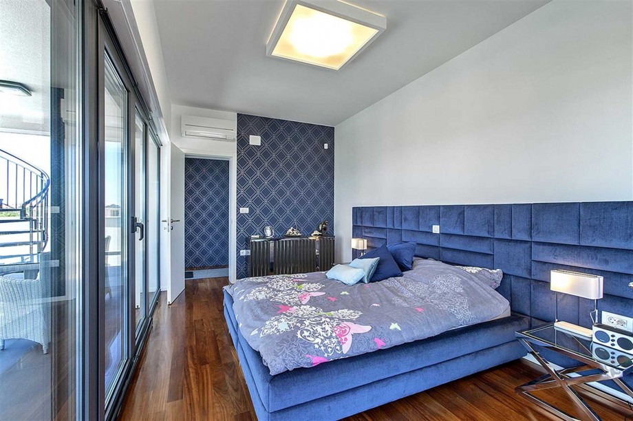 CROWONDER Villa Aqua with Swimming Pool and Jacuzzi