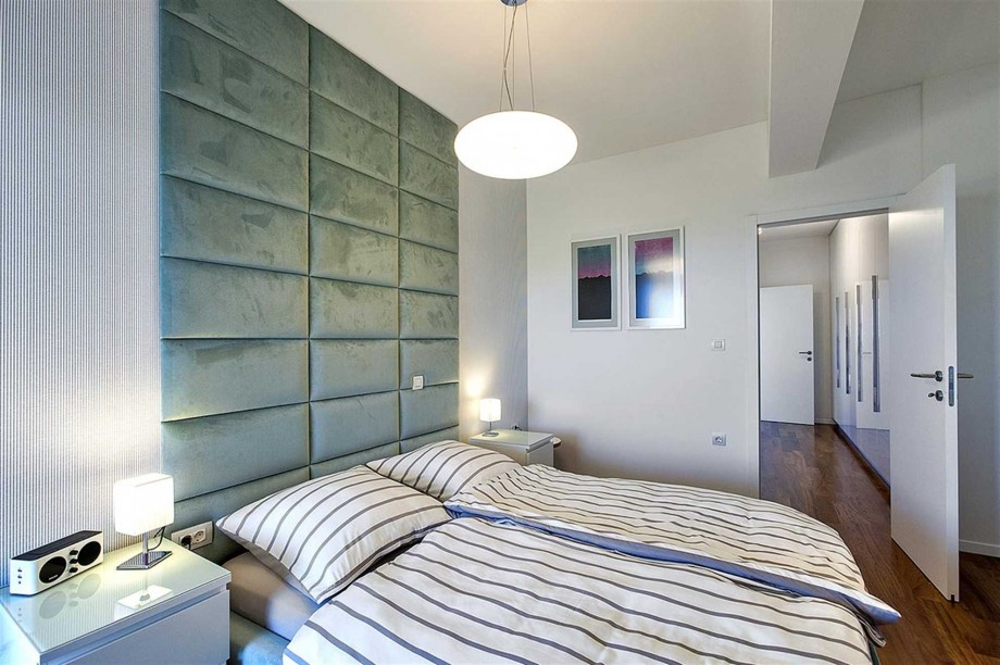 CROWONDER Villa Aqua with Swimming Pool and Jacuzzi