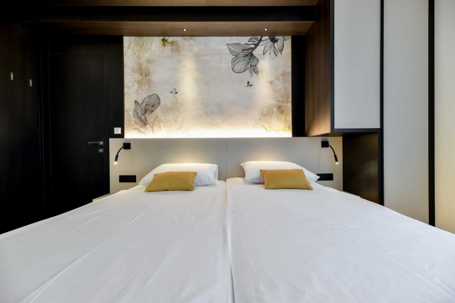 CROWONDER  Superior Apartments and Rooms Oaza Heated Swimming Pool, Gym and Sauna- Room R203 with Sea View