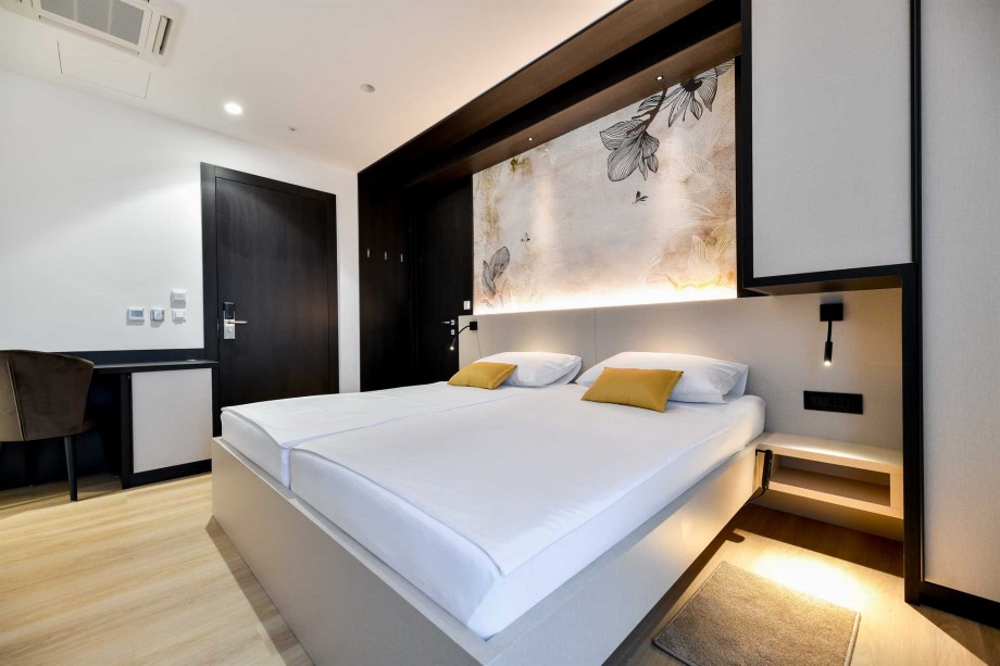 CROWONDER  Superior Apartments and Rooms Oaza Heated Swimming Pool, Gym and Sauna- Room R203 with Sea View