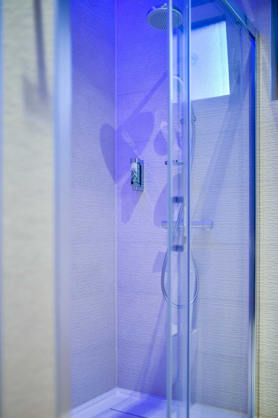 CROWONDER  Superior Apartments and Rooms Oaza Heated Swimming Pool, Gym and Sauna- Room R203 with Sea View