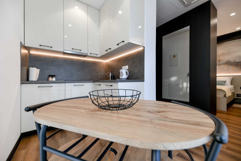 CROWONDER  Superior Apartments and Rooms Oaza with Heated Swimming Pool, Gym and Sauna - Studio S001