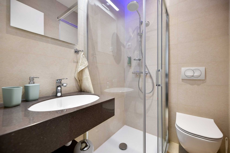 CROWONDER  Superior Apartments and Rooms Oaza with Heated Swimming Pool, Gym and Sauna - Studio S001