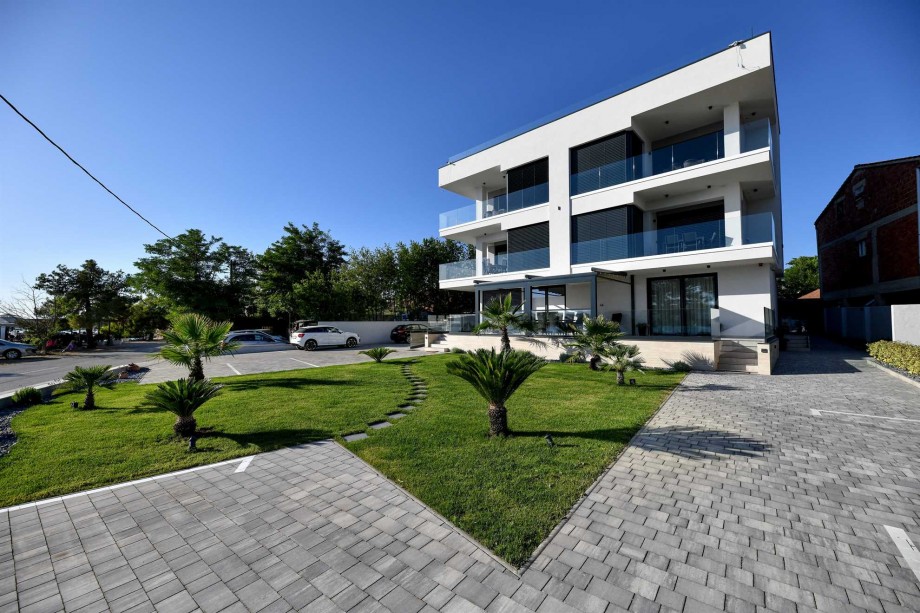 CROWONDER  Superior Apartments and Rooms Oaza with Heated Swimming Pool, Gym and Sauna- Apartment A204 (2+2) with Sea View