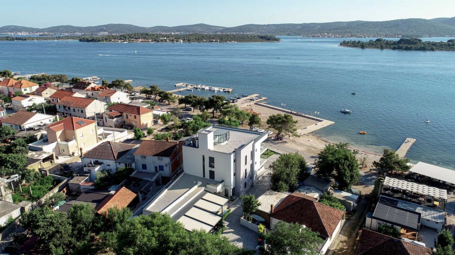 CROWONDER  Superior Apartments and Rooms Oaza with Heated Swimming Pool, Gym and Sauna- Apartment A204 (2+2) with Sea View