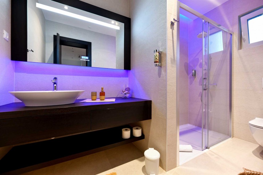CROWONDER Superior Apartments and Rooms Oaza with Heated Swimming Pool, Gym and Sauna- Apartment A102 Family (4+2) with Sea View