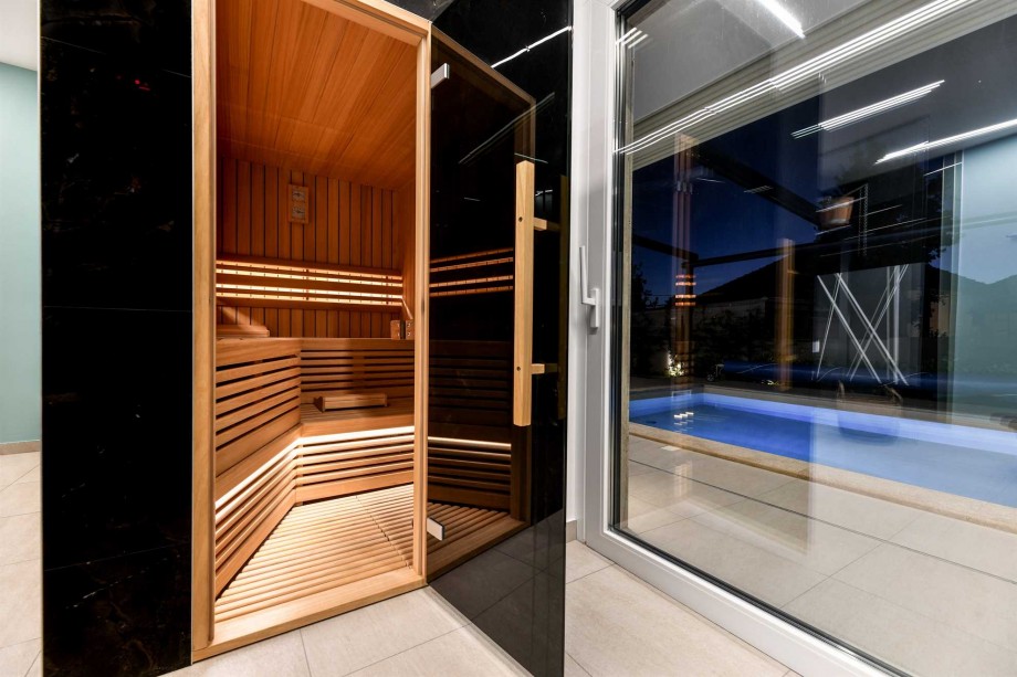 CROWONDER Superior Apartments and Rooms Oaza with Heated Swimming Pool, Gym and Sauna- Apartment A102 Family (4+2) with Sea View