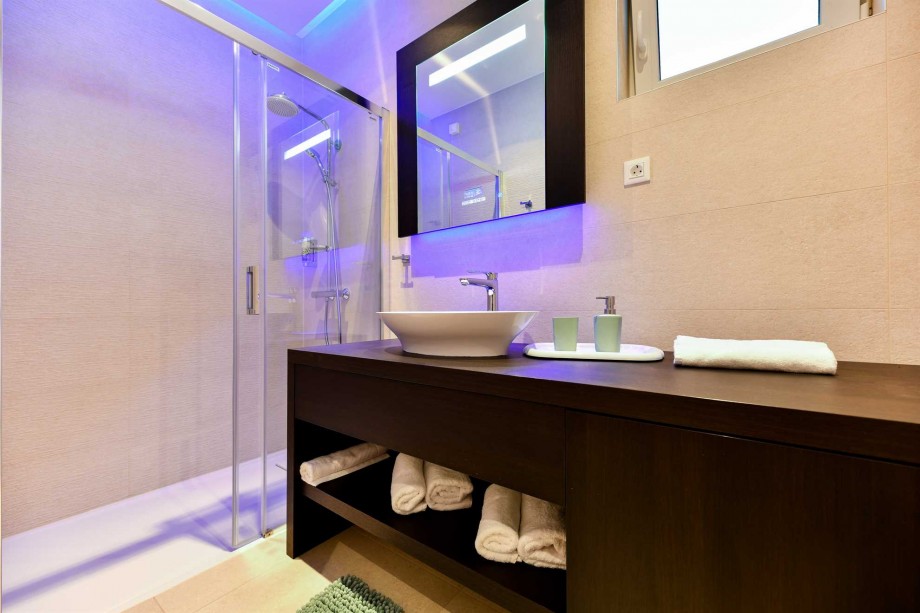 CROWONDER Superior Apartments and Rooms Oaza with Heated Swimming Pool, Gym and Sauna- Apartment A203  Family with ea View