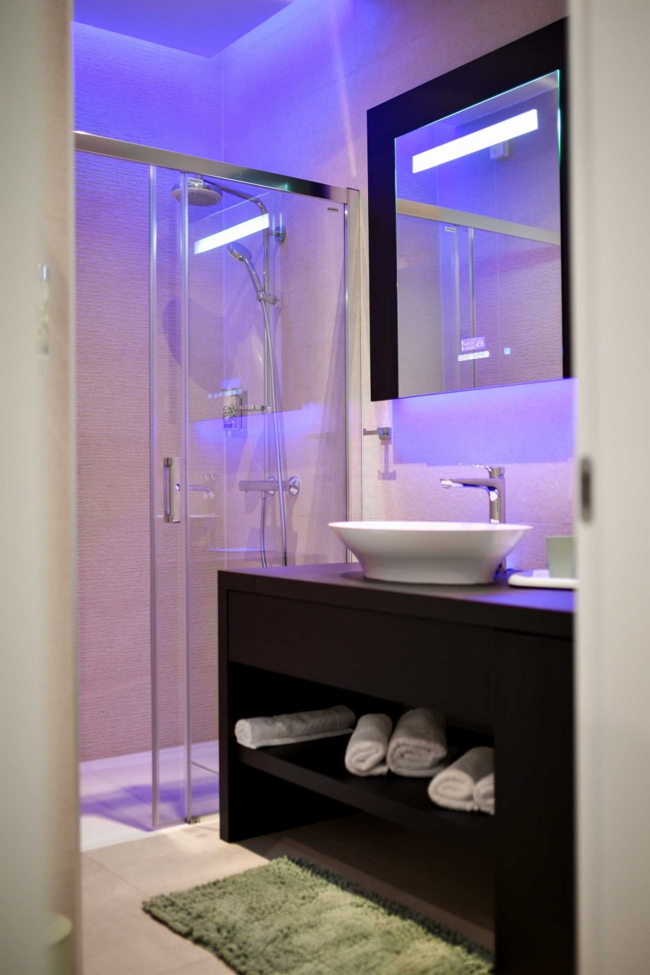 CROWONDER Superior Apartments and Rooms Oaza with Heated Swimming Pool, Gym and Sauna- Apartment A203  Family with ea View