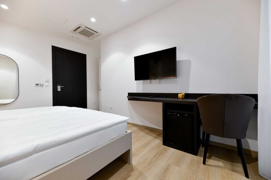 CROWONDER Superior Apartments and Rooms Oaza with Heated Swimming Pool, Gym and Sauna- Apartment A203  Family with ea View
