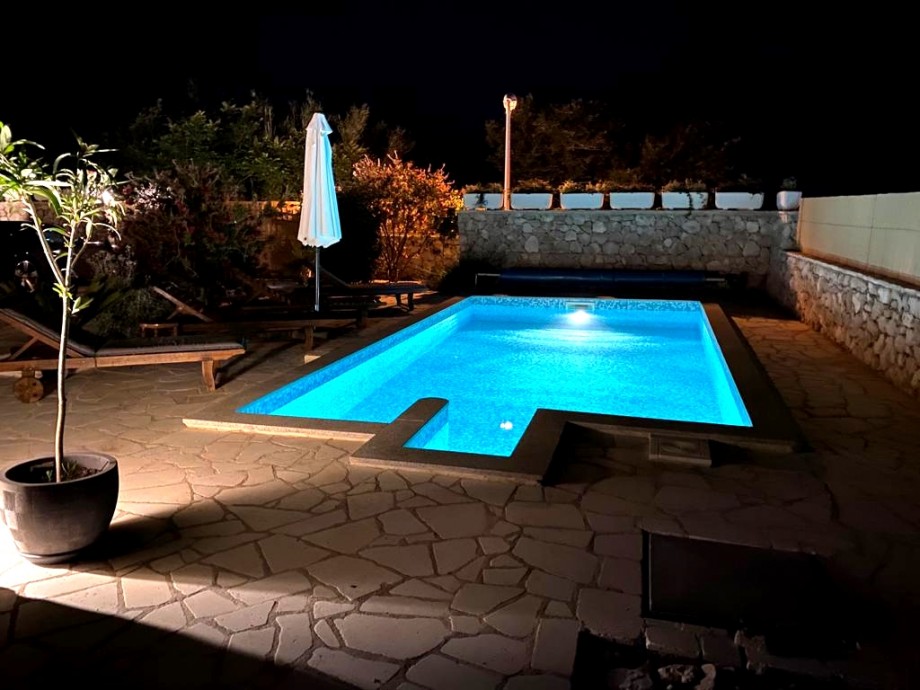 CROWONDER Dalmatian Villa with Heated Pool
