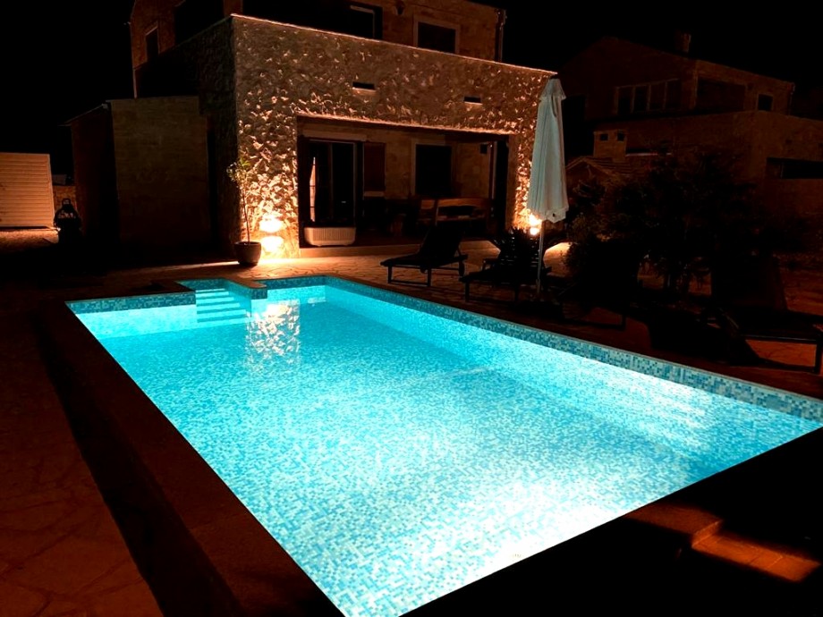 CROWONDER Dalmatian Villa with Heated Pool