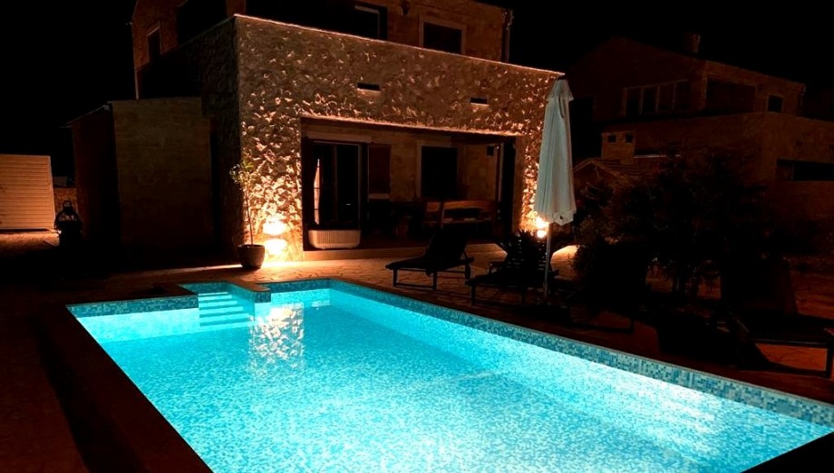 CROWONDER Dalmatian Villa with Heated Pool