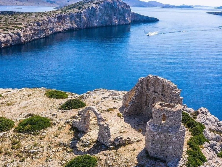 Jednodnevni privatni izlet brodom u Nacionalni park Kornati / 7 osoba