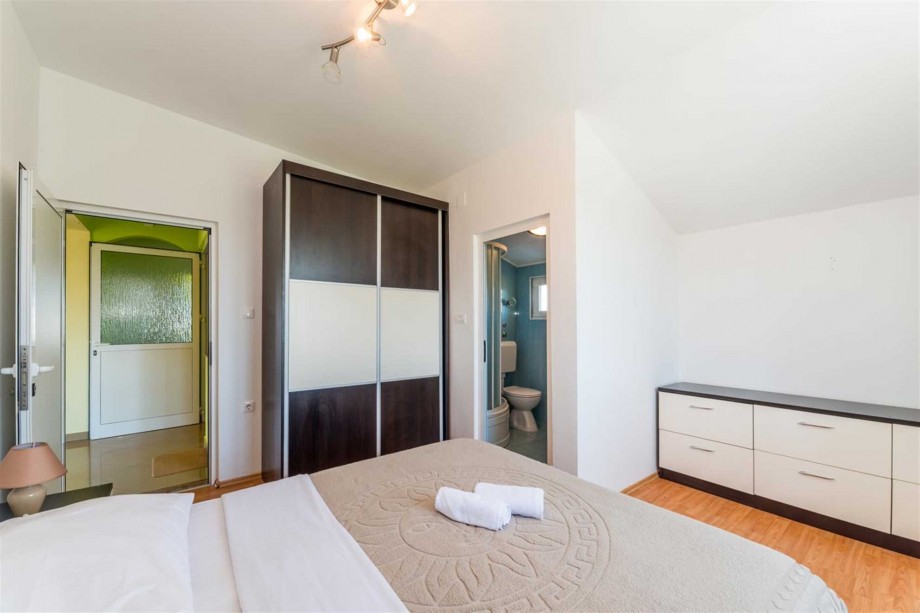 CROWONDER Sun & Fun Apartaments with Swimming Pool - Apartment Green Olives for 10 people