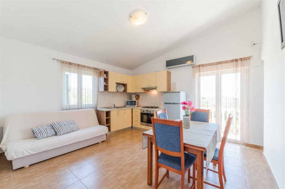 CROWONDER Sun & Fun Apartments with Swimming Pool- Apartment Blue Sky for 4 people