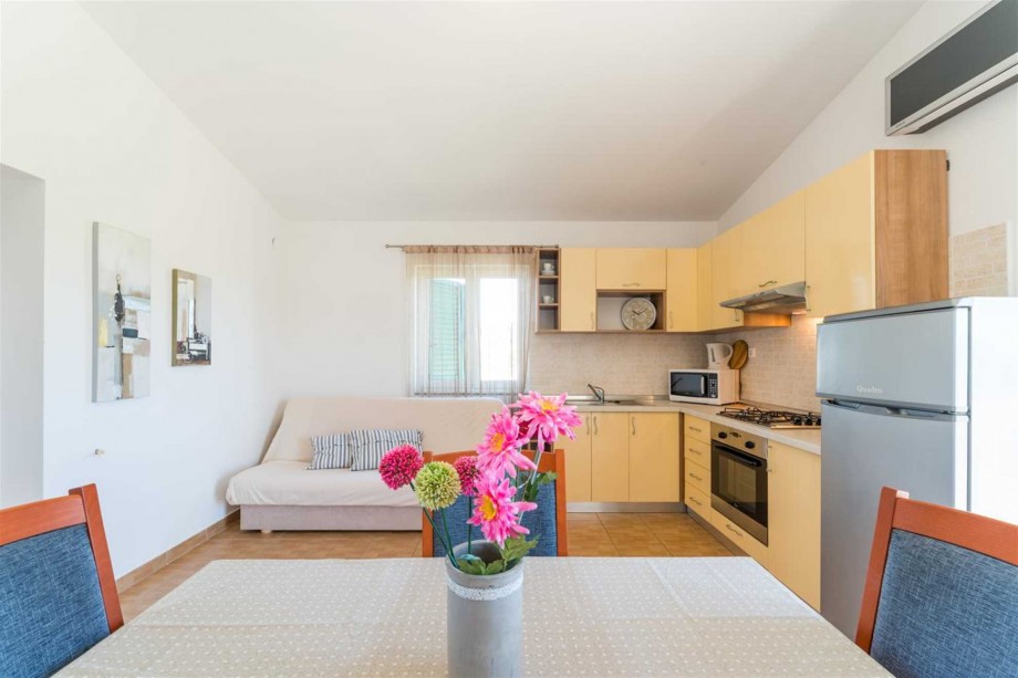 CROWONDER Sun & Fun Apartments with Swimming Pool- Apartment Blue Sky for 4 people