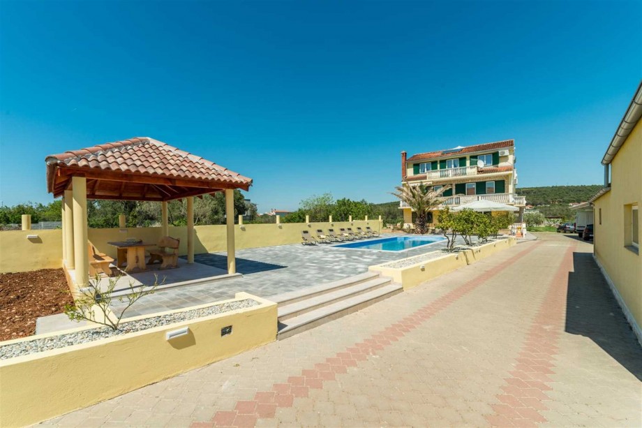 CROWONDER Sun&Fun Apartaments with Swimming Pool- Apartment Sunny Morning for 10 people