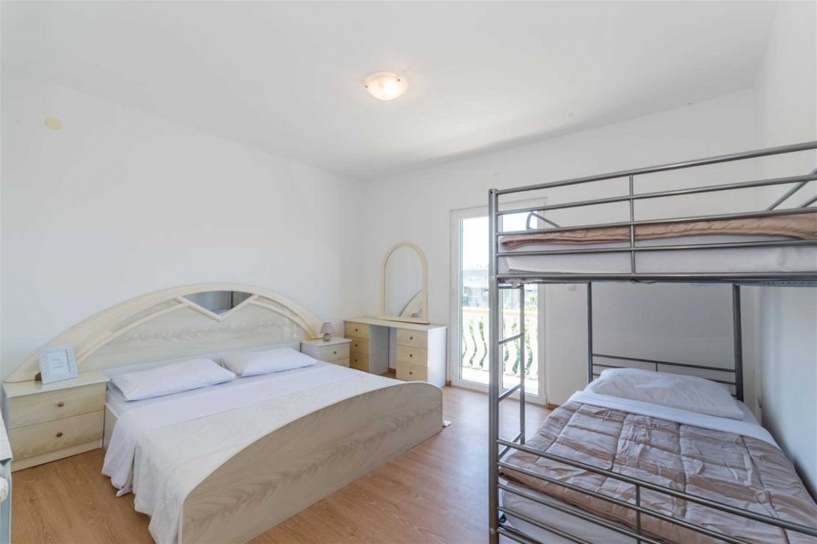 CROWONDER Sun&Fun Apartaments with Swimming Pool- Apartment Sunny Morning for 10 people