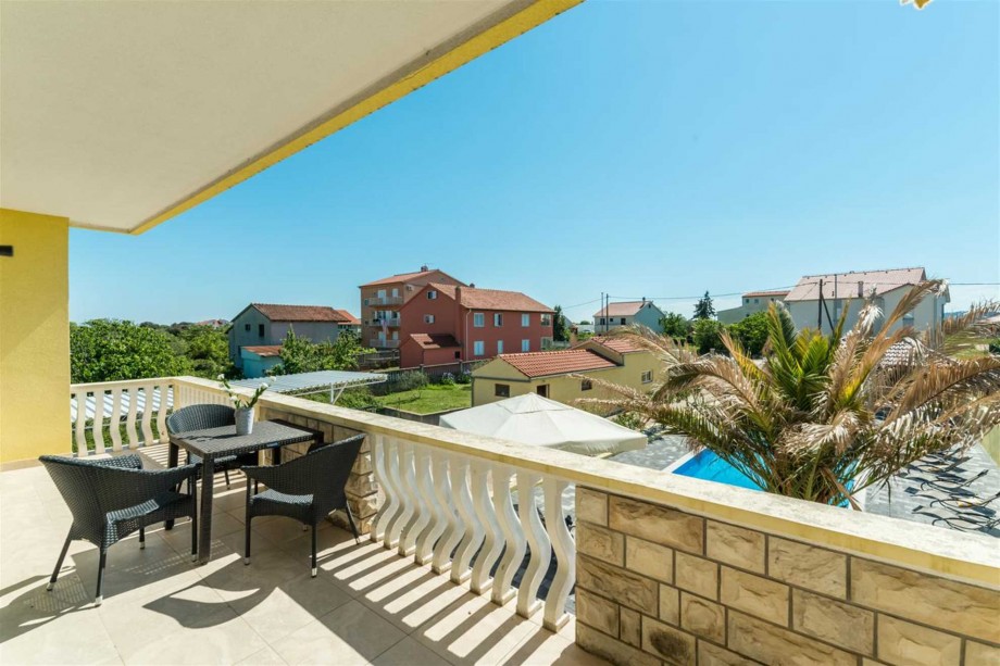 CROWONDER Sun&Fun Apartaments with Swimming Pool- Apartment Sunny Morning for 10 people