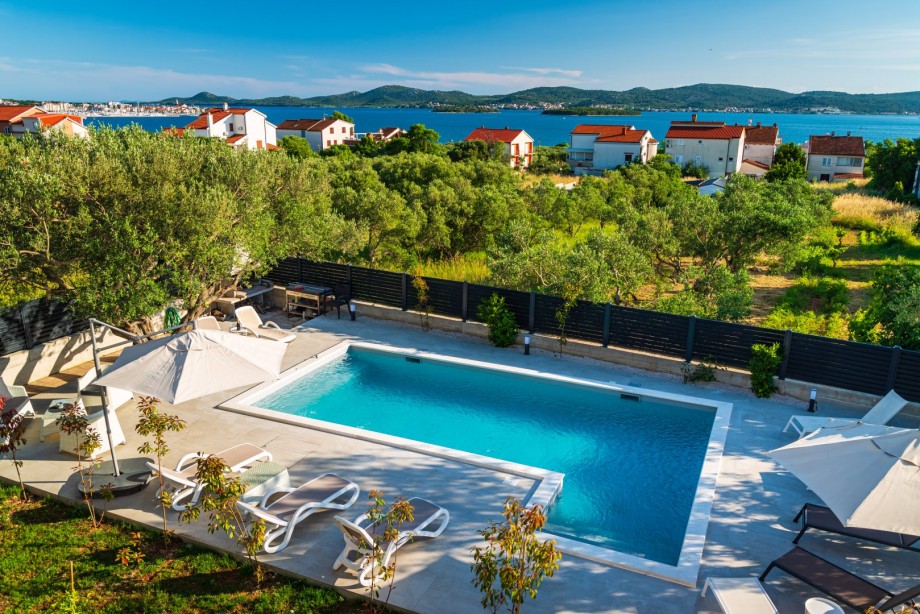 Crowonder Sun Dance Apartments-  Apartment A1 with Heated Swimming Pool, Seaview and Green Garden