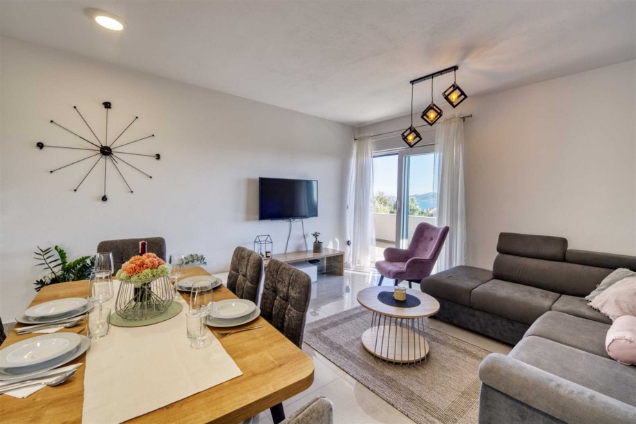 Crowonder Sun Dance Apartments-  Apartment A1 with Heated Swimming Pool, Seaview and Green Garden