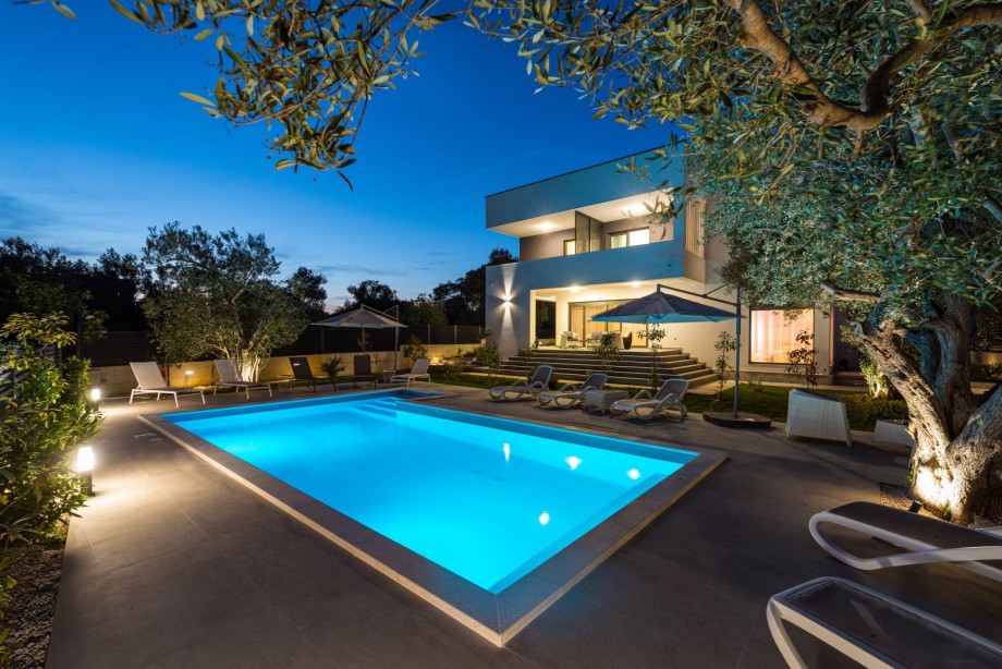 Crowonder Sun Dance Apartments-  Apartment A1 with Heated Swimming Pool, Seaview and Green Garden