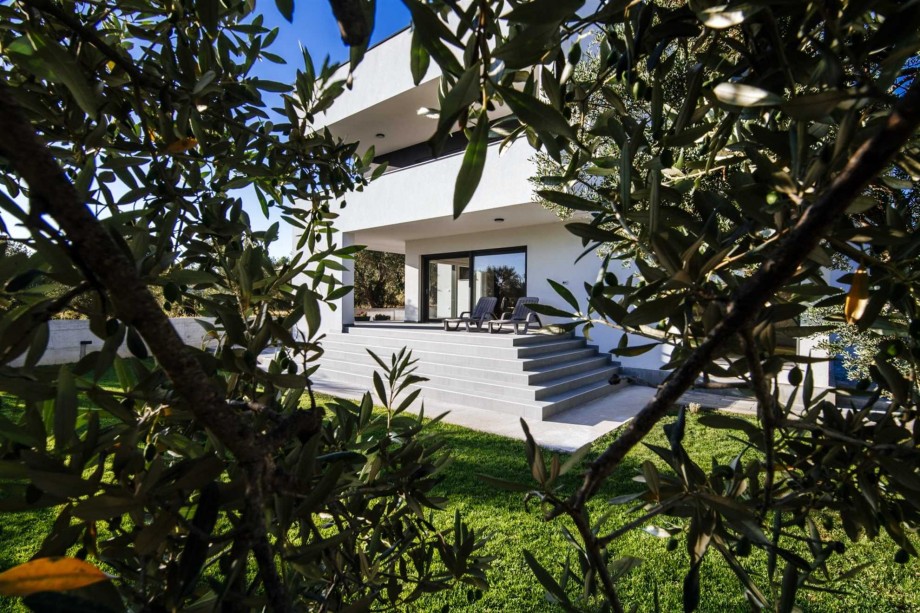 Crowonder Sun Dance Apartments-  Apartment A1 with Heated Swimming Pool, Seaview and Green Garden