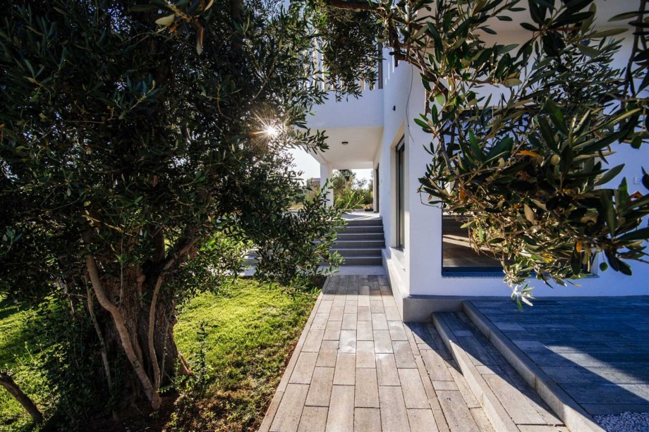 Crowonder Sun Dance Apartments-  Apartment A1 with Heated Swimming Pool, Seaview and Green Garden