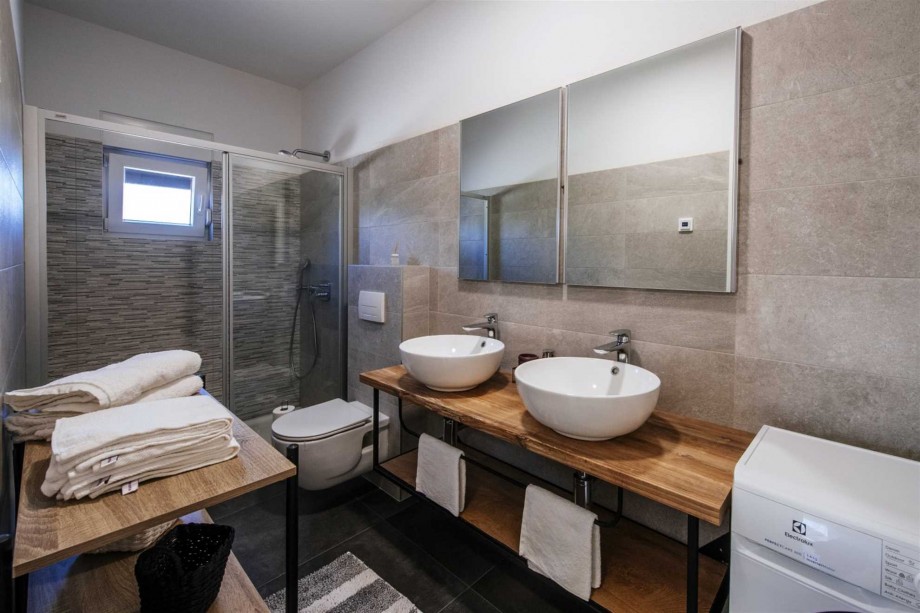 Crowonder Sun Dance Apartments-  Apartment A1 with Heated Swimming Pool, Seaview and Green Garden