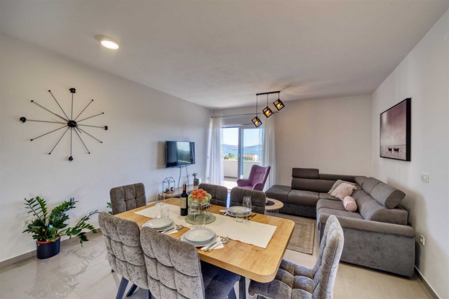 Crowonder Sun Dance Apartments-  Apartment A1 with Heated Swimming Pool, Seaview and Green Garden