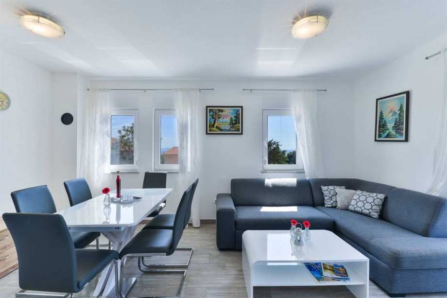 CROWONDER Luxury Vir Apartments- Apartment A2 with Sea View