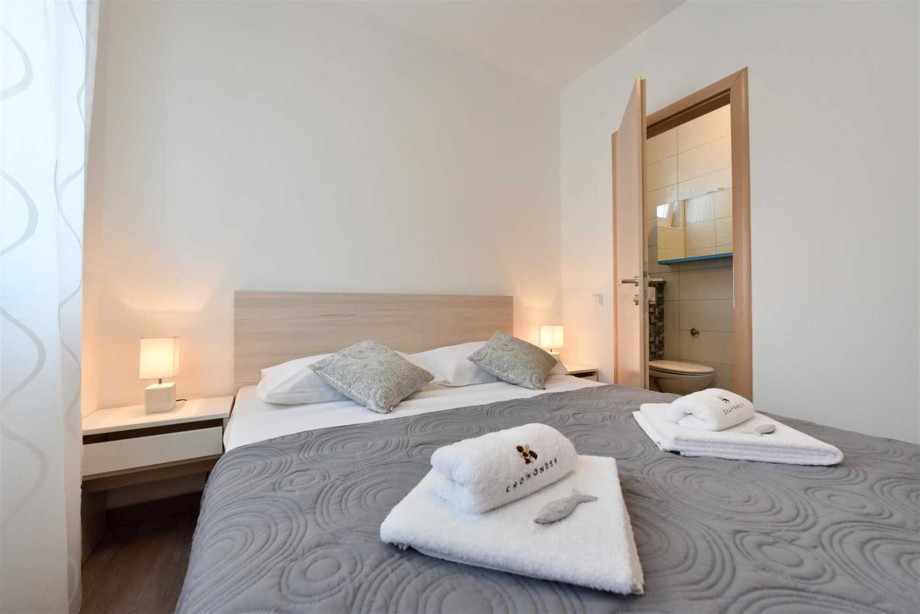 CROWONDER Luxury Vir Apartments- Apartment A2 with Sea View