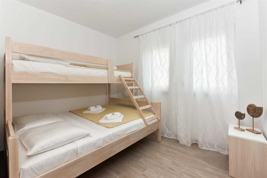 CROWONDER Luxury Vir Apartments- Apartment A5 with Sea View