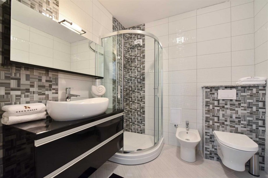 CROWONDER Luxury Vir Apartments- Apartment A5 with Sea View