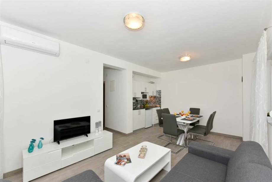 CROWONDER Luxury Vir Apartments- Apartment A4 with Sea View