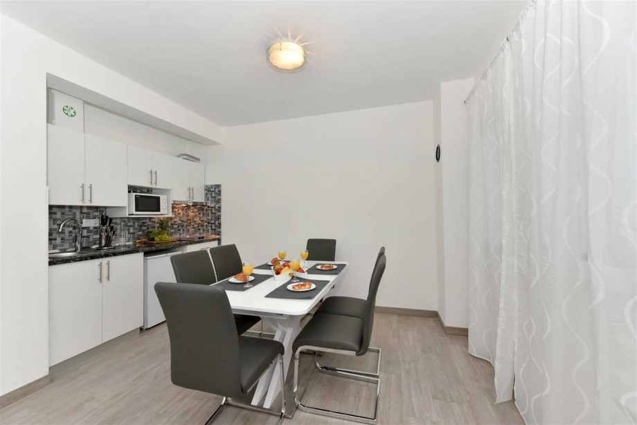 CROWONDER Luxury Vir Apartments- Apartment A4 with Sea View