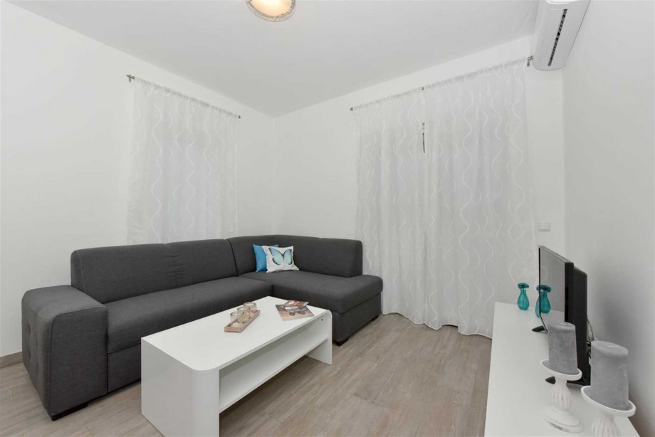 CROWONDER Luxury Vir Apartments- Apartment A4 with Sea View